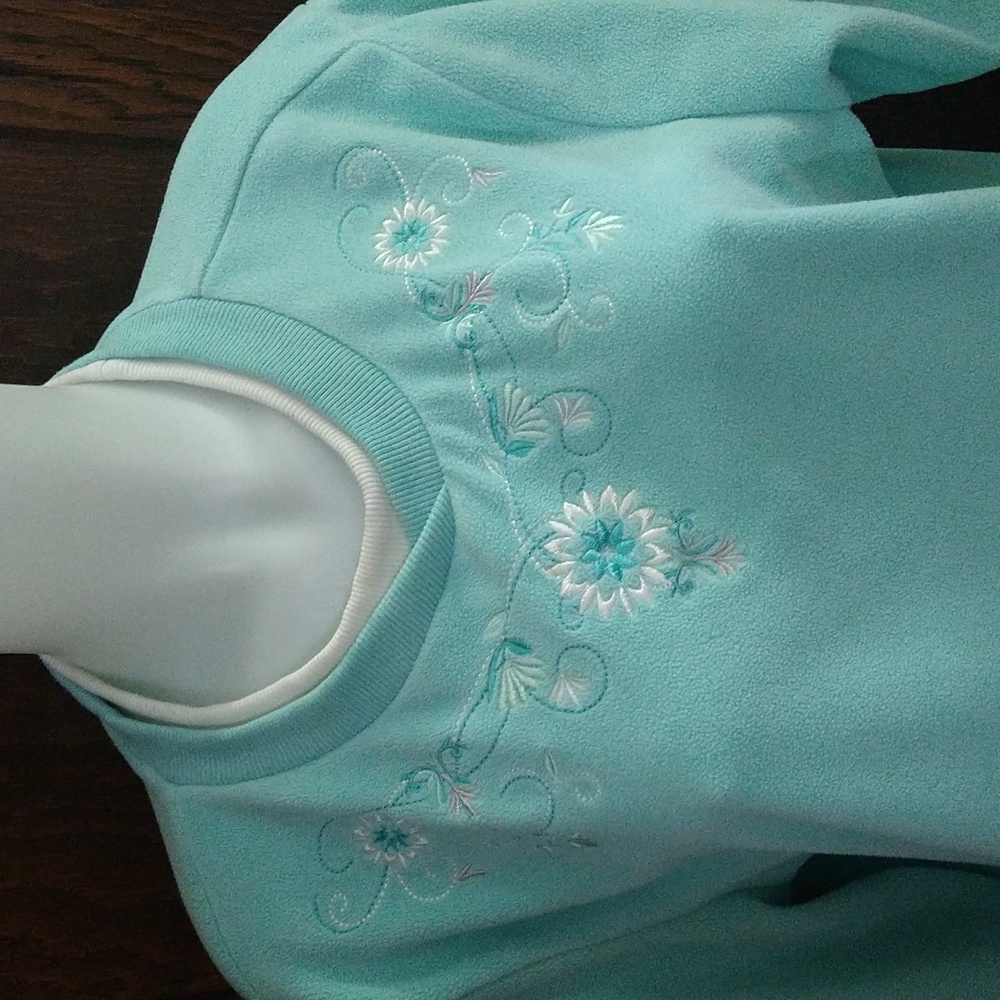 Size L Alia fleece embroidered warm winter sweater - Picture 3 of 12